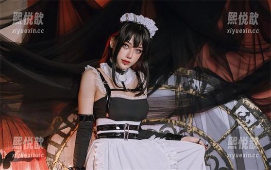 在夏日的舞台上，Byoru分享她的梦幻写真作品