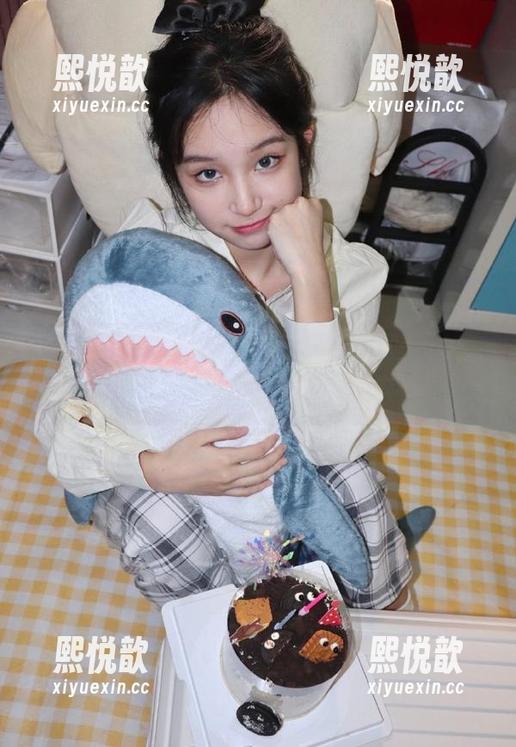微密圈 - Callmecandy黑色美腿玉足大揭秘，全新写真图包合集来袭