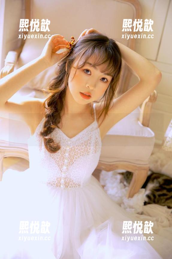 Feilin嗲囡囡-芷儿Momoko Feilin嗲囡囡 - 在不起眼的日常中,芷儿Momoko的全套图包让你发现生活的美