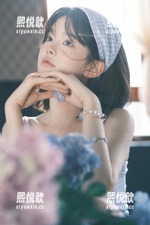 GIRLT果团网 - 在蜜桃Q妹儿的连体衣世界里，图片资源带你感受别样的时尚风潮！