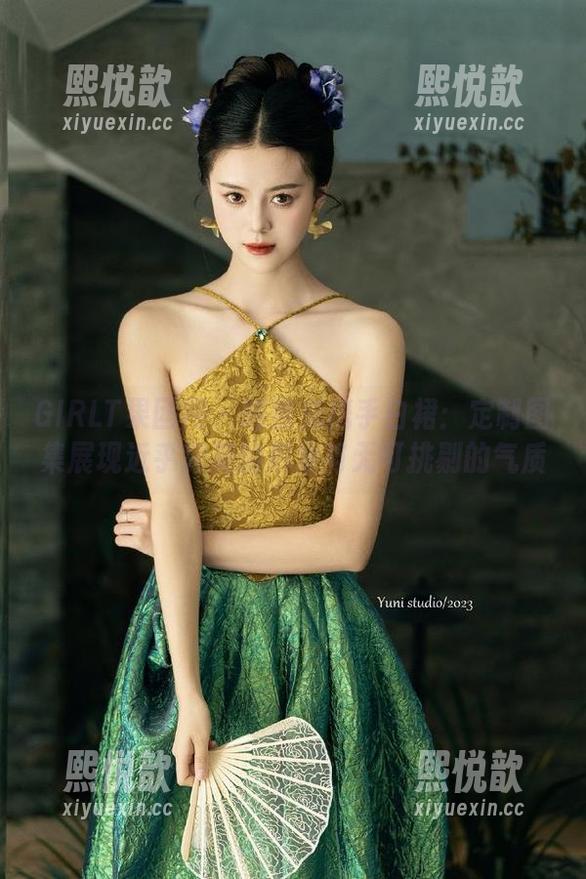 GIRLT果团网 - 酸酱兔携手白裙：定制图集展现近乎完美的形象与无可挑剔的气质