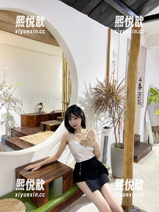 微密圈 - 红色睡袍之下的Jessie婕西：一场关于写真与分享的视觉盛宴