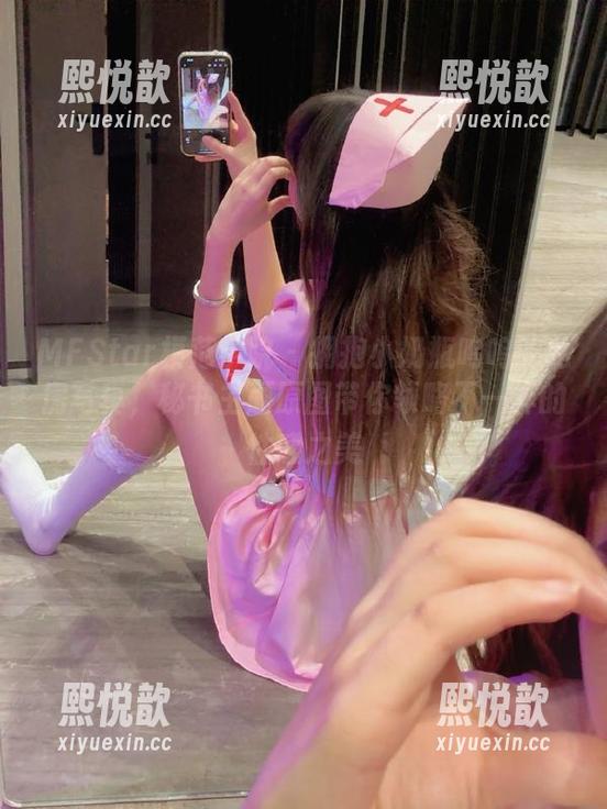 MFStar模范学院 - 拥抱小奶瓶呜呜的私房写真，秘书主题原图带你领略不一样的性感之美