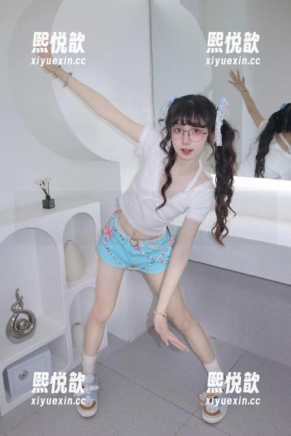 MiStar魅妍社 - 舞媚歆的独特视角：女孩写真作品集与原图呈现完美瞬间