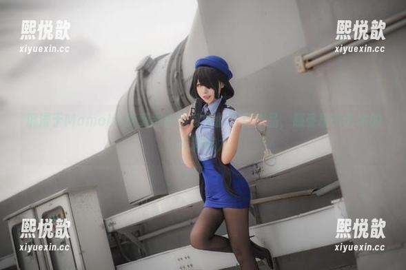 Momoko葵葵 沉浸于Momoko葵葵黑白图包中的写真作品,感受摄影艺术的纯粹魅力