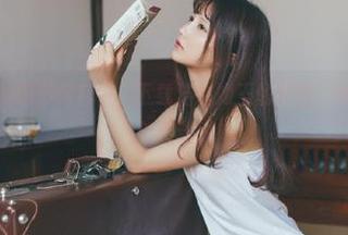 在慕丝女郎的摄影旅程中，下载洁白如玉的美图，捕捉绝美瞬间与感动。