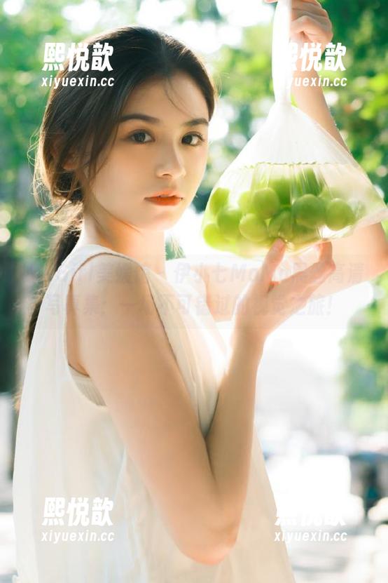 MyGirl美媛馆 - 伊小七MoMo黑丝高清写真集：一场不可错过的视觉之旅！