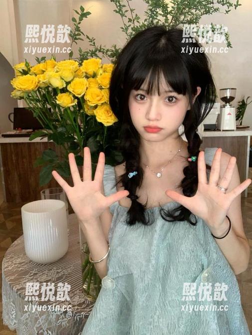 MyGirl美媛馆 - 王馨瑶yanni夏天最新写真，美图盛宴，感受阳光下的纯真与活力！