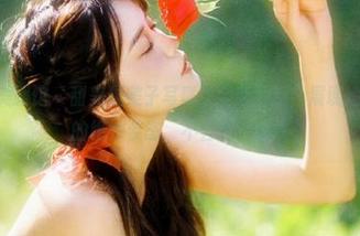 MyGirl美媛馆 – 甜美糯美子写真集全新更新，展现她迷人美腿的绝妙姿态，不容错过哦！