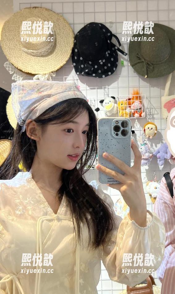 MyGirl美媛馆-胡润曦 MyGirl美媛馆 - 邂逅胡润曦:白裙写真作品合集,展现不同角度的封面图片