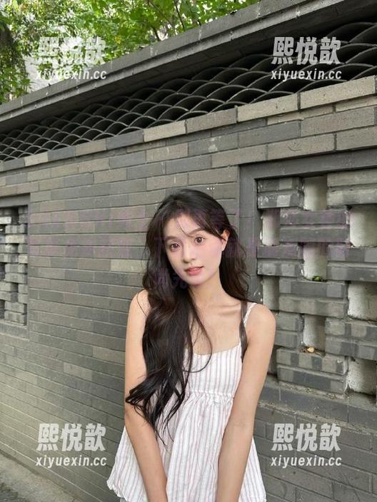 SHENSHI绅士-郑莎 SHENSHI绅士 - 别再等了!郑莎女神的写真免费获取,下载后你就是朋友圈的时尚先锋!