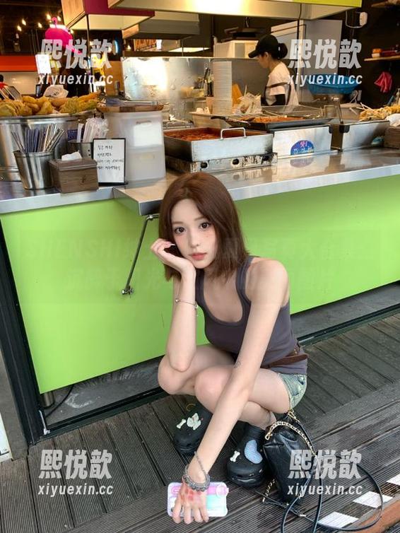 SHENSHI绅士-魅儿 SHENSHI绅士 - 魅儿夏日写真大合集:沉醉于阳光与微风中的美丽图片