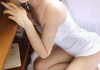 SIW斯文传媒 – 经典再现:悦悦高清图片展示复古露背酒红礼服的独特风格
