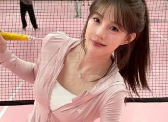 SIW斯文传媒 – 超越期待的甄真《女孩》系列:全新更新的写真图片,展现独特视角与艺术风格!