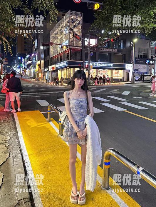 SSA丝社 - 感受可可的透明艺术：她最新作品集中的独特视角与表现