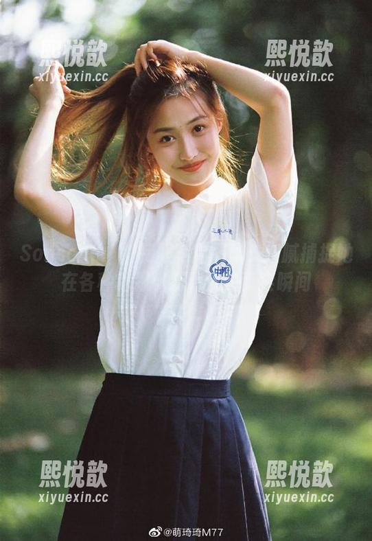 Sonson(손손)制服写真图集：细腻捕捉她在各种制服下的动人与真实瞬间