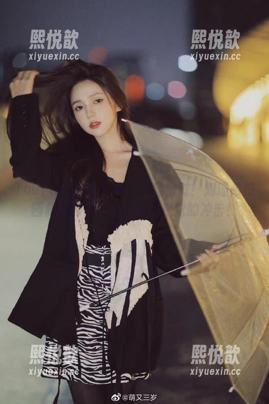 TouTiao头条女神 - 不容错过！刘瑾希校园私拍图集，给你带来视觉的冲击！