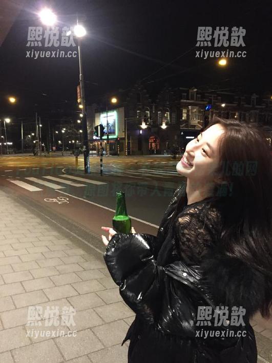 TouTiao头条女神 - 在线感受松果儿的网袜魔力，原图将你带入青春的漩涡！