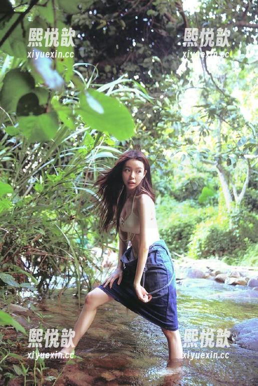 TouTiao头条女神 - 美会子牛仔裤作品集最新更新，展现个性与美丽，尝试新的时尚风貌！