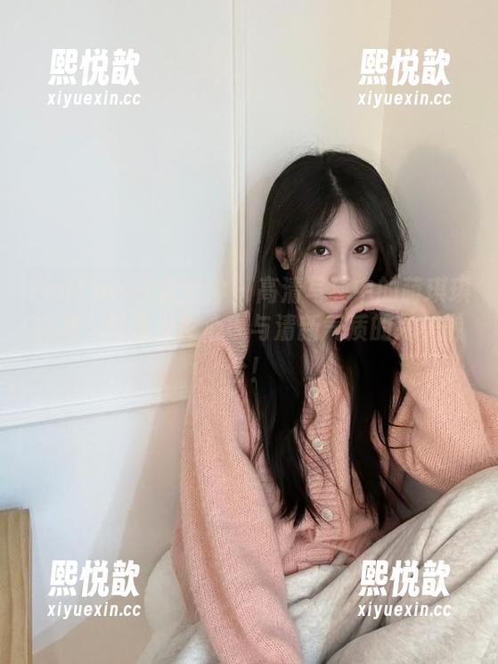 TouTiao头条女神 - 高清写真中的萌琪琪白裙，尽显少女心事与清新气质的完美融合！