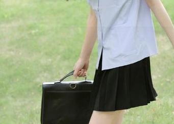 UGirls尤果网 – 流行前线！Angela楚楚制服的美图合集，下载免费，尽享每一份惊喜！