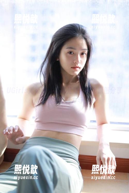 UGirls尤果网 - 王瑞儿短裤摄影原图分享，展现无限魅力与活力