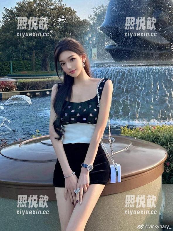 UGirls尤果网 - 程瑜西女孩的最新美图：一场图包视觉盛宴，感受艺术的无穷魅力