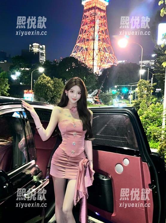 UGirls尤果网 - 私房写真揭秘：萌琪琪海边原图传递的心动瞬间