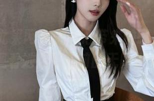 UGirls尤果网 – 霓梓心带来的睡衣写真，观看她在镜头前的无限魅力
