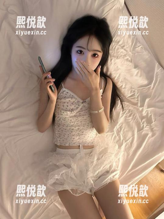 XIAOYU语画界-徐莉芝Booty XIAOYU语画界 - 徐莉芝Booty倾心打造的女孩写真套图,带你领略不一样的青春风采