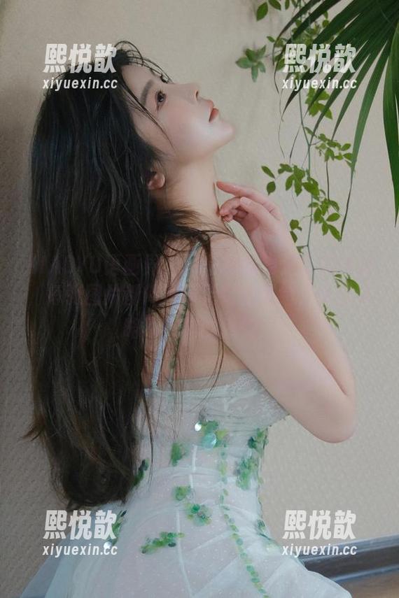 XIAOYU语画界 - 林星阑的海边写真作品，每张图片都传递着无尽的思绪，带你领略不一样的风情！