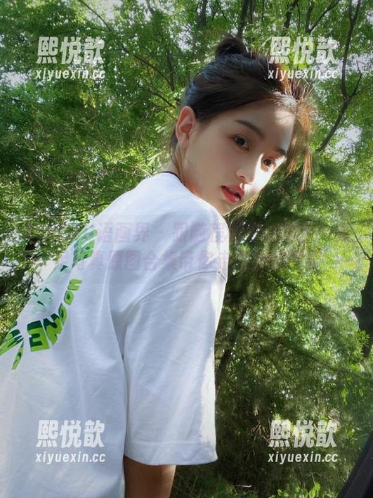 XIAOYU语画界 - 跟随程程程的脚步：裸足写真原图合集带你走进她的世界