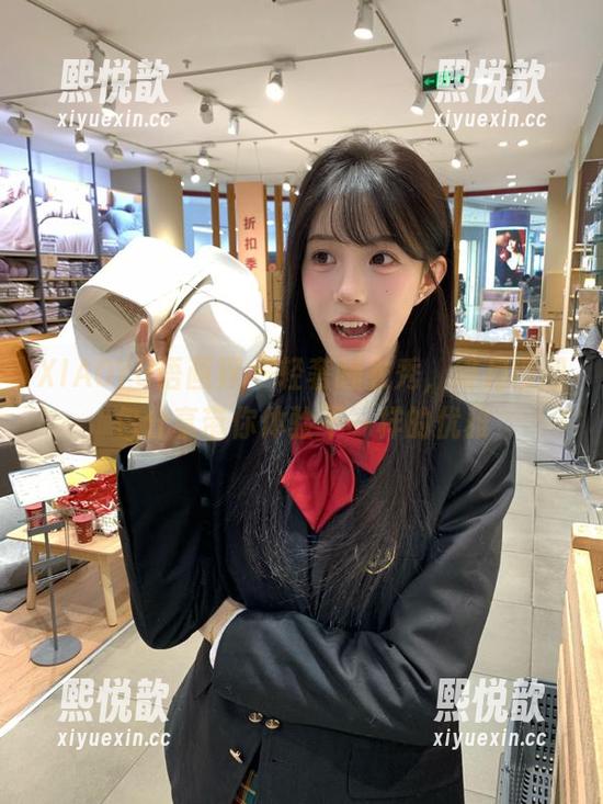 XIAOYU语画界-绯月樱 XIAOYU语画界 - 轻奢睡衣秀,绯月樱图包分享带你体验不一样的优雅