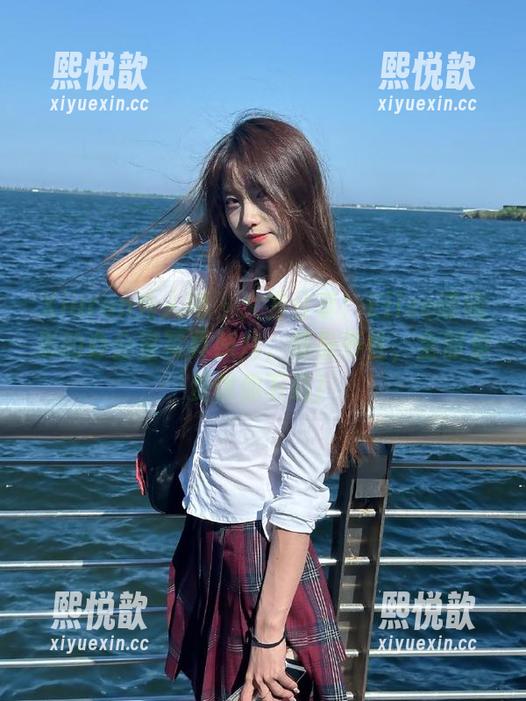 Xiuren秀人网 - 大方分享！Elise谭晓彤的办公室写真照片，修身养性，全部免费供你下载！