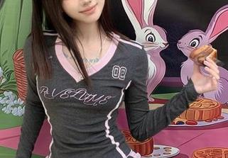 Xiuren秀人网 – 简约而不简单：Elise谭晓彤比基尼高清美图展现时尚美感与气质