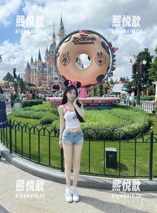 Xiuren秀人网 - 视觉盛宴：lingyu69最新裤里丝写真风格，激发无限创意与灵感