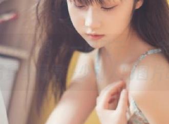 Xiuren秀人网 – 一图胜千言，余心曼的夏天写真里藏着多少动人的图片故事？