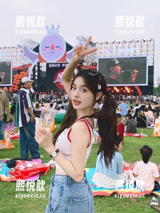 Xiuren秀人网 - 捕捉凯竹廿十的粉色瞬间：图库中的精选写真分享