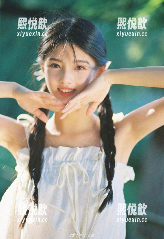 Xiuren秀人网 - 甜蜜厨房的梦想：区静瑶厨娘作品集分享，让美食与美人齐飞！