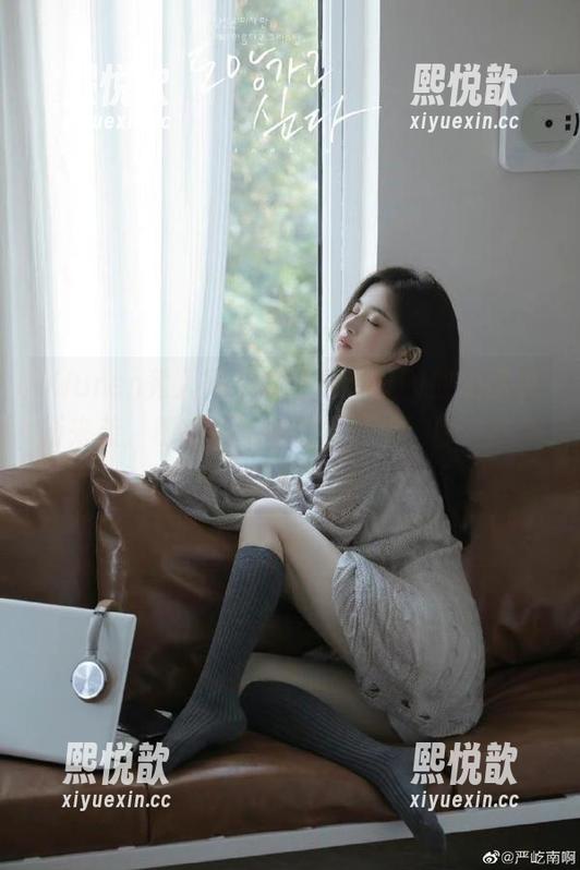 Xiuren秀人网 - 夏诗诗Sally的美图更新来袭，棉袜柔软中透着俏皮，你准备好了吗？