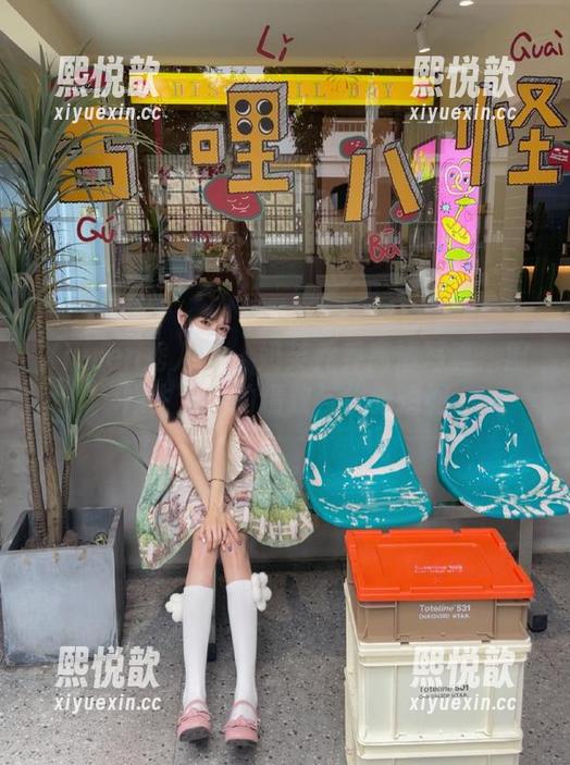 Xiuren秀人网 - 奶芙乔乔高清写真：厨娘生活中的精致与优雅瞬间
