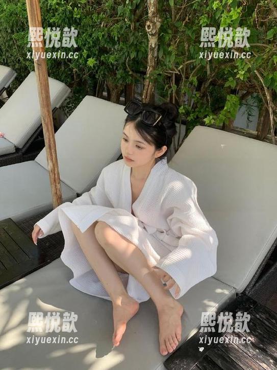 Xiuren秀人网 - 免费下载小芭乐女友写真，收获激情与甜蜜的完美瞬间