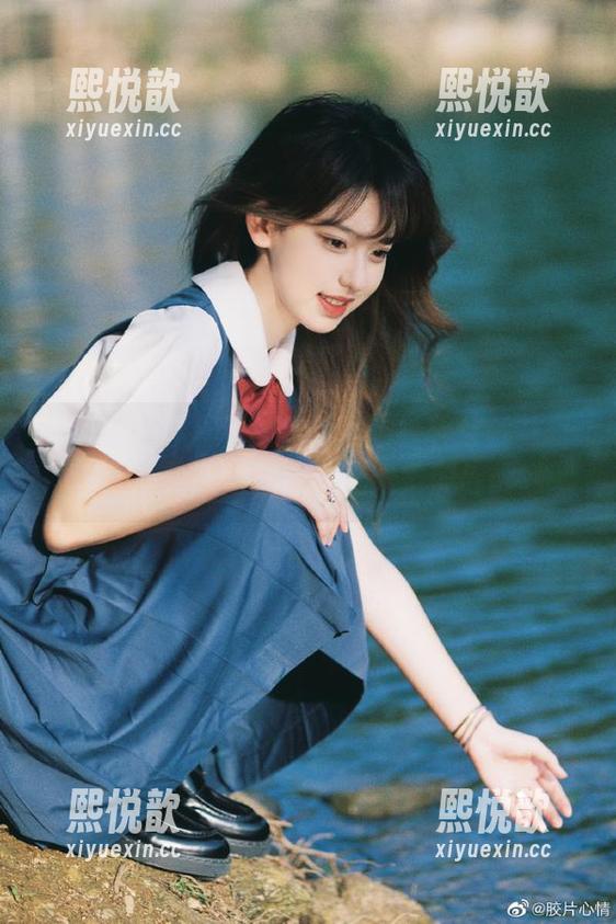Xiuren秀人网 - 全新发布徐若兮丝袜写真，精美原图演绎出无限柔美与诱惑