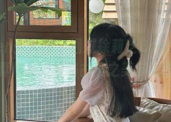 Xiuren秀人网 – 通过徐莉芝Booty的旗袍写真作品，领略古典之美与现代气息