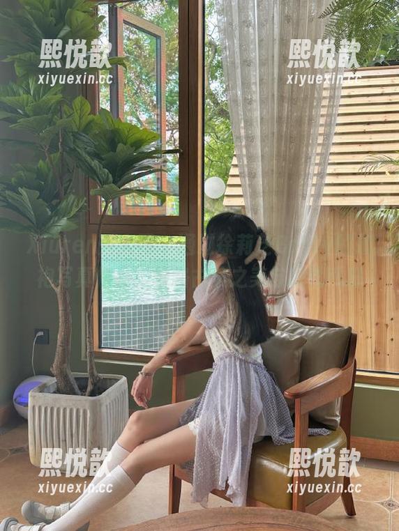 Xiuren秀人网-徐莉芝Booty Xiuren秀人网 - 通过徐莉芝Booty的旗袍写真作品,领略古典之美与现代气息