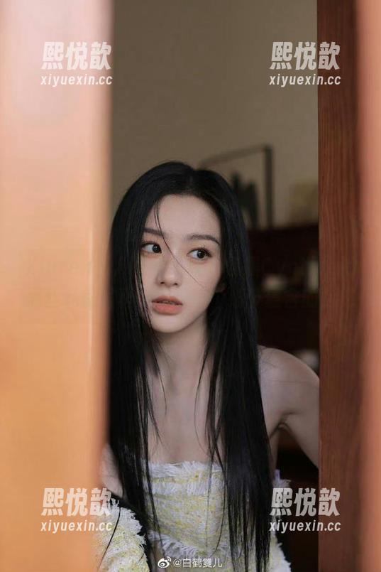 Xiuren秀人网 - 发现杨紫嫣Cynthia的黑丝私房写真，感受每个细节蕴含的情感