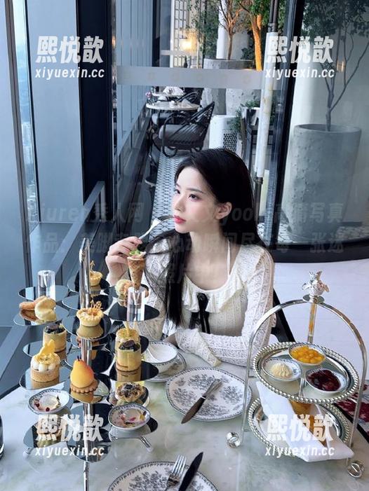 Xiuren秀人网 - 林文文yooki高清写真作品：美脚专题，心动瞬间尽在每一张迷人照片中！