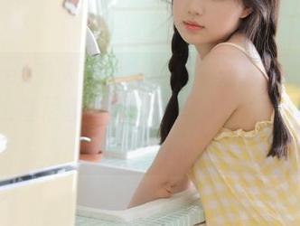 Xiuren秀人网 – 一组充满活力的柚柚小奶瓶比基尼套图，展现她的迷人风采和青春气息！