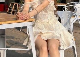 Xiuren秀人网 – 职场风格再升级，瑶啊摇的瑶倾情分享她的职业装原图，快来欣赏！