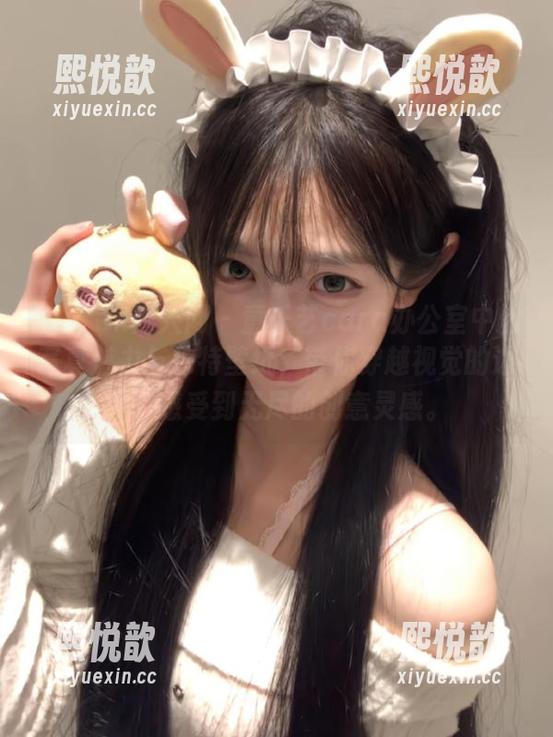 Xiuren秀人网 - 童千艺cara办公室中的写真魅力与独特壁纸，带你穿越视觉的边界，感受到无尽的创意灵感。